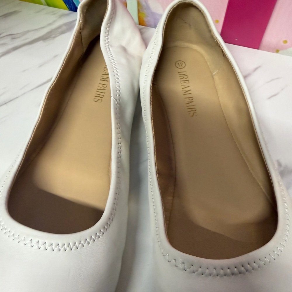 Dream Pairs Classic White Flats - Picture 2 of 4
